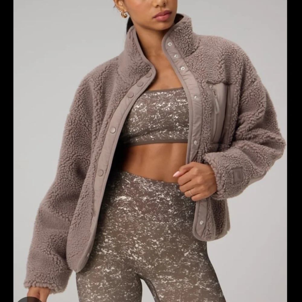 Fabletic’s Tahoe Teddy jacket Size M NWT - Picture 1 of 5